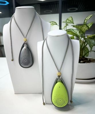 850 mAh バッテリーと低騒音 < 20dB の FCC 認定ウェアラブル 空気浄化器