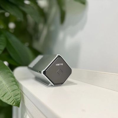 4800mAhのバッテリーと0.29kgの純重量を持つ13時間のポータブルカー空気浄化器